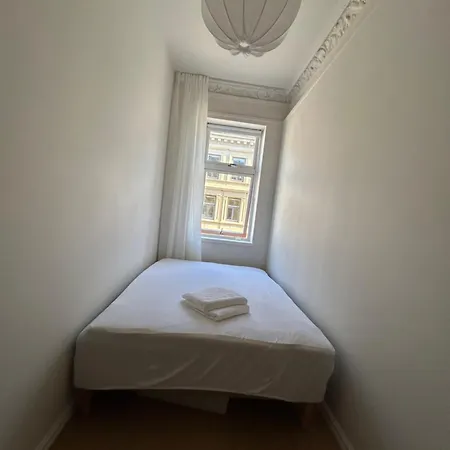 Newly Renovated 4-bedroom In Apartment *