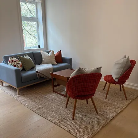Apartment Newly Renovated 4-bedroom In *